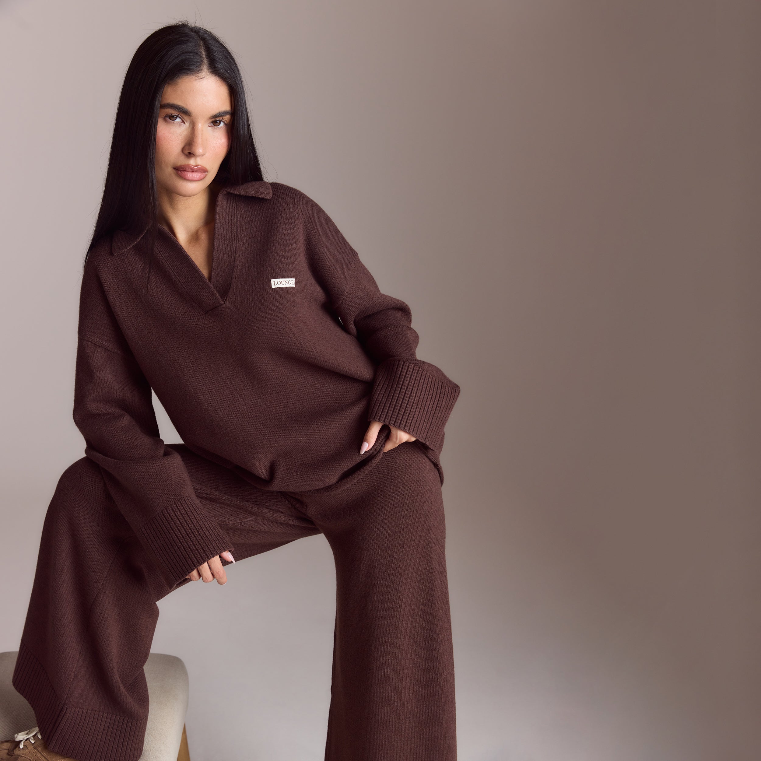 Strikket jumper med halv knapstolpe | Strikket jumper med halv knapstolpe - Chokolade