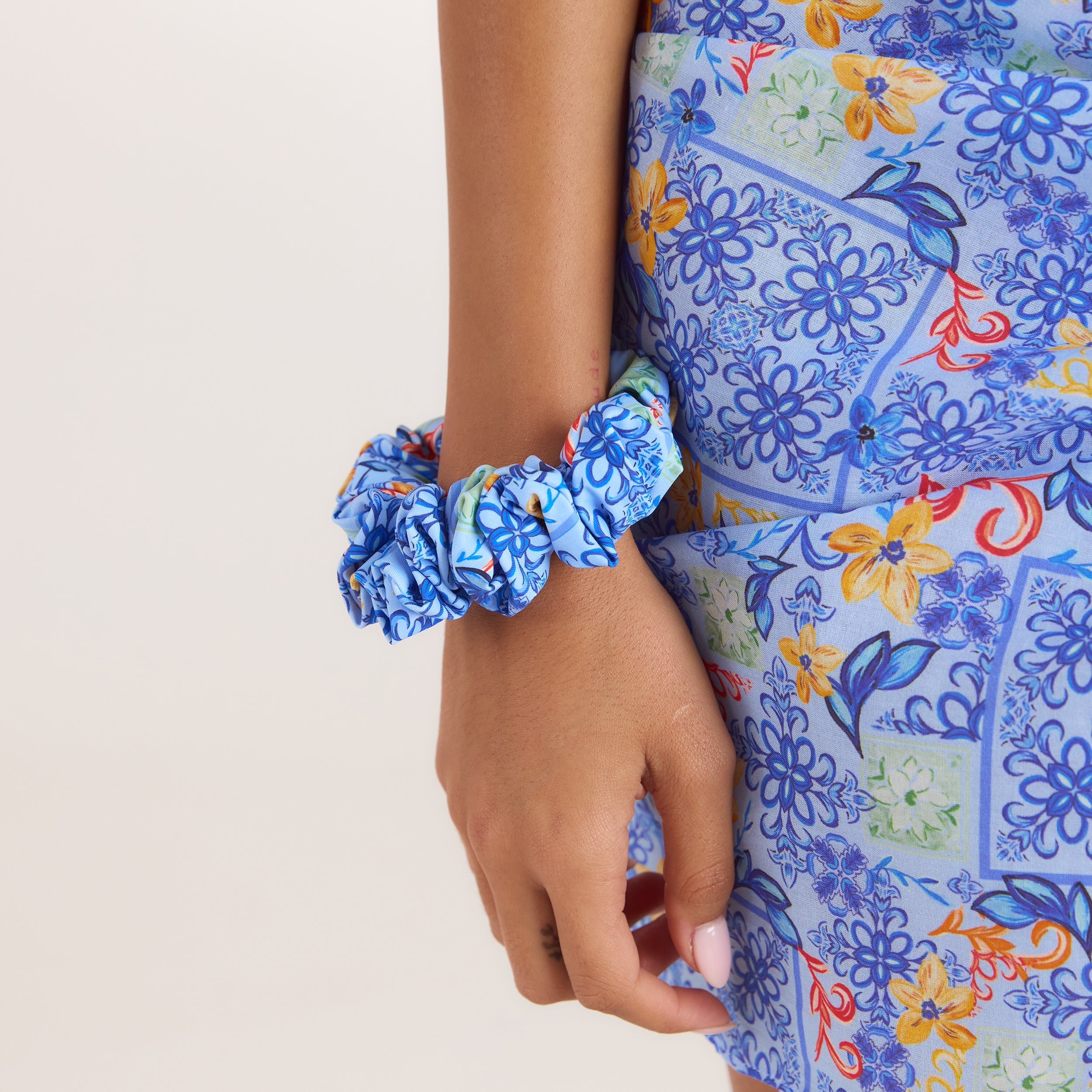 Mosaic Scrunchie - Blå Print alternate