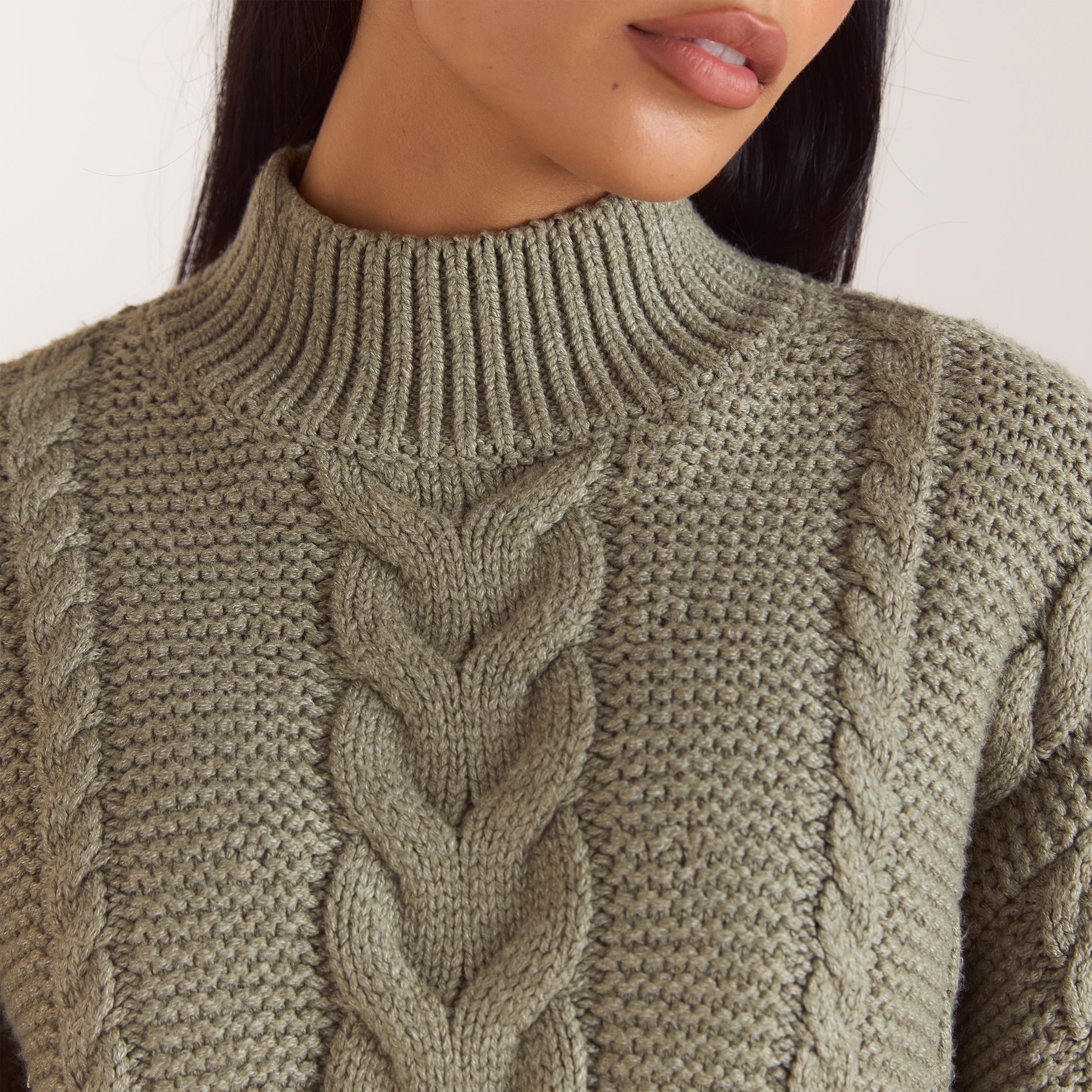Oversize jumper i kabelstrik | Oversize jumper i kabelstrik - Oliven