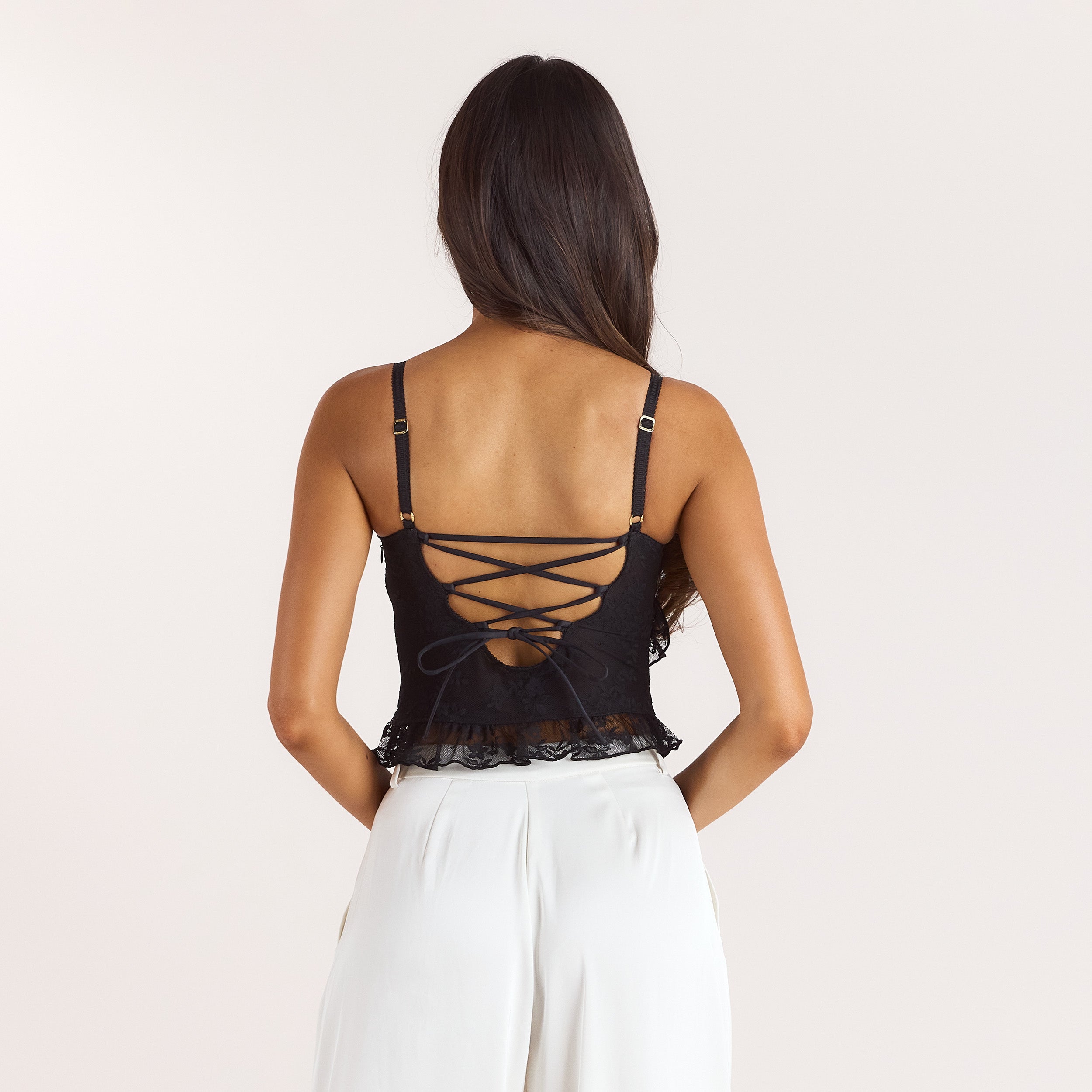 Asymmetrisk Cami Top med blonder | Asymmetrisk Cami Top med blonder - Sort