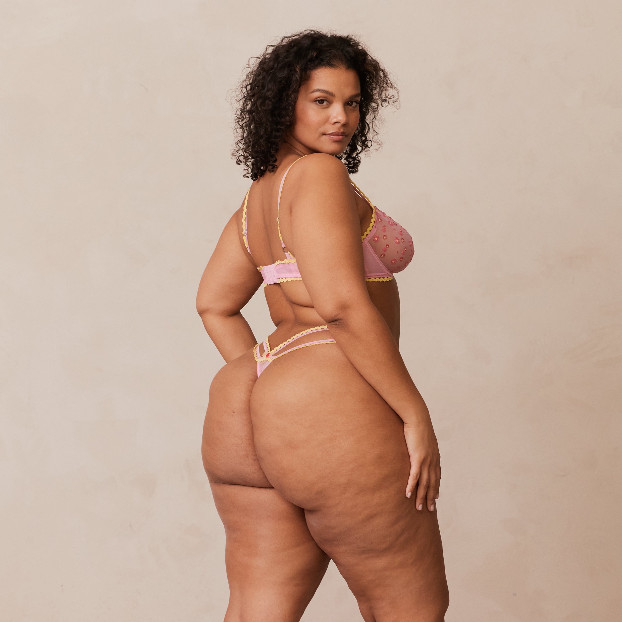 Daisy Embroidered Balcony BH | Leslie, 80DD/XL (Thong)