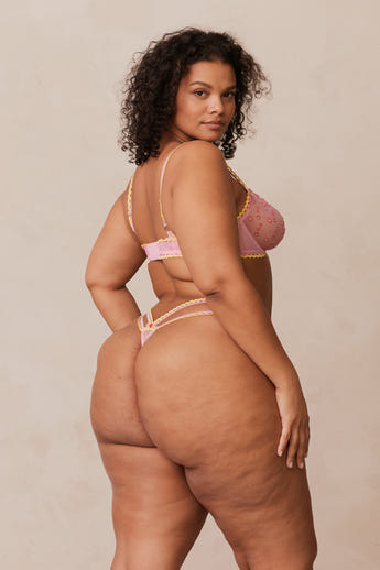 Leslie, 80DD/XL (Thong) alternate