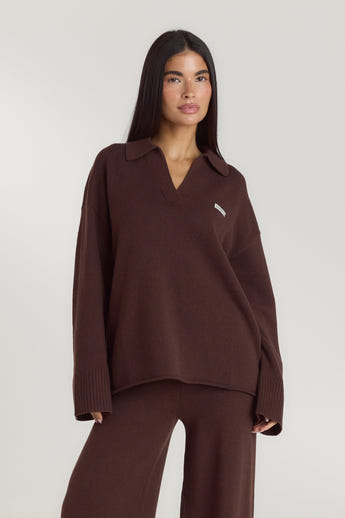 Strikket jumper med halv knapstolpe - Chokolade