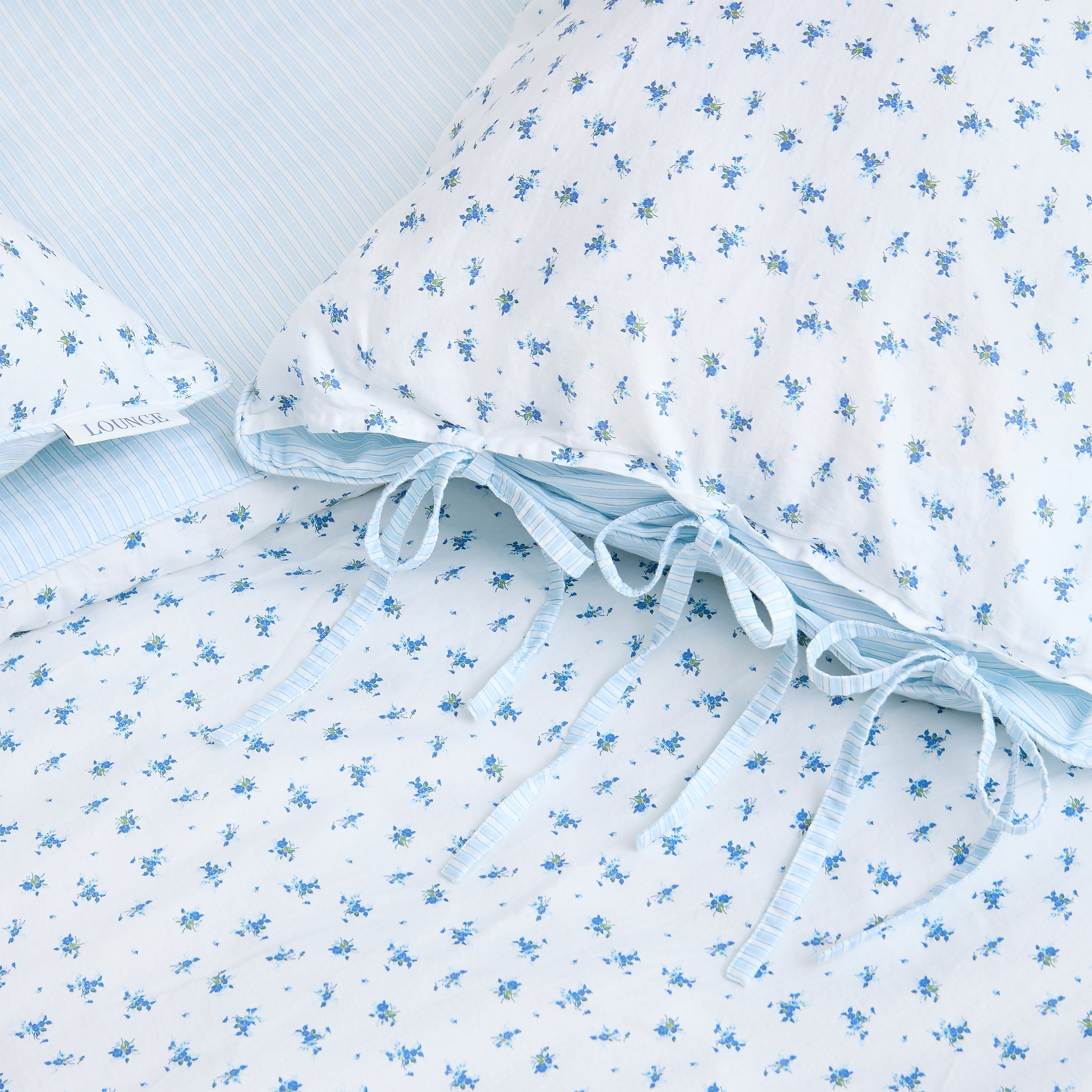 Bloom & Stripe Vendbar Dynebetræk | Bloom & Stripe Vendbar Dynebetræk - Blå Blomsterprint