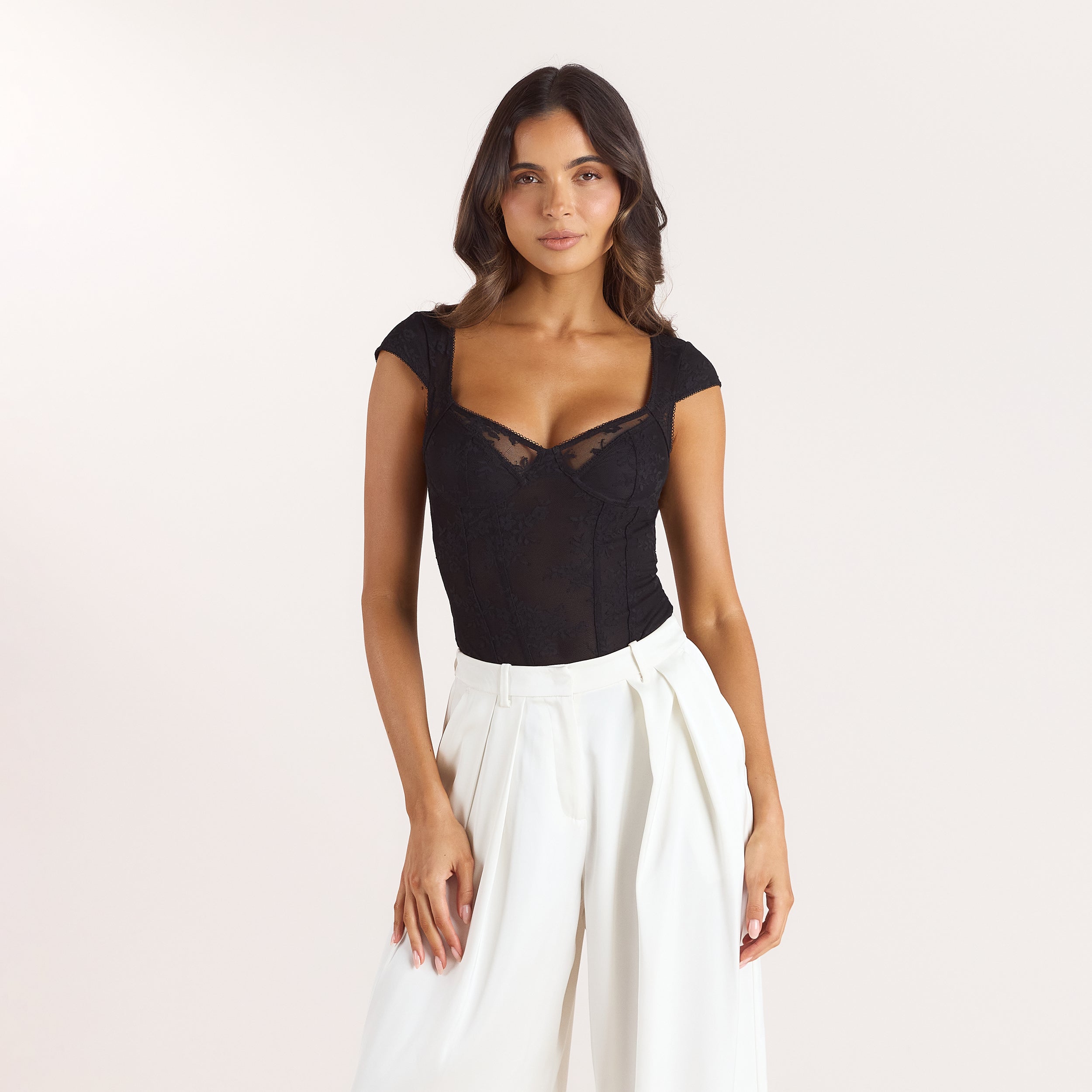 Cap-Sleeve Bodysuit med blonde | Cap-Sleeve Bodysuit med blonde - Sort