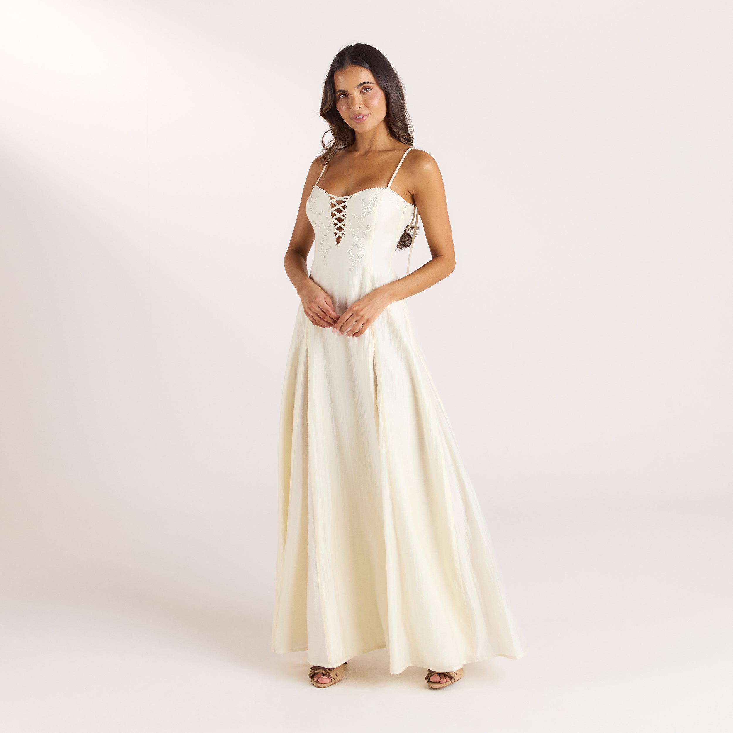 Embroidered Lace-Up Maxi-kjole | Embroidered Lace-Up Maxi-kjole - Smørcremegul