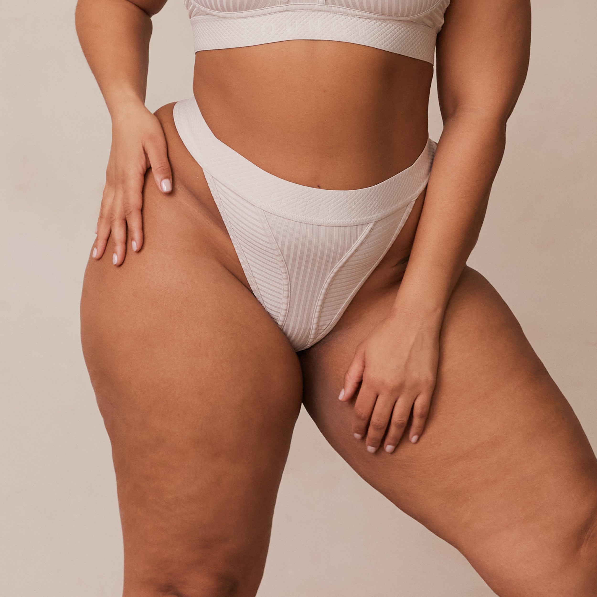 Bare Thong | Leslie, XL