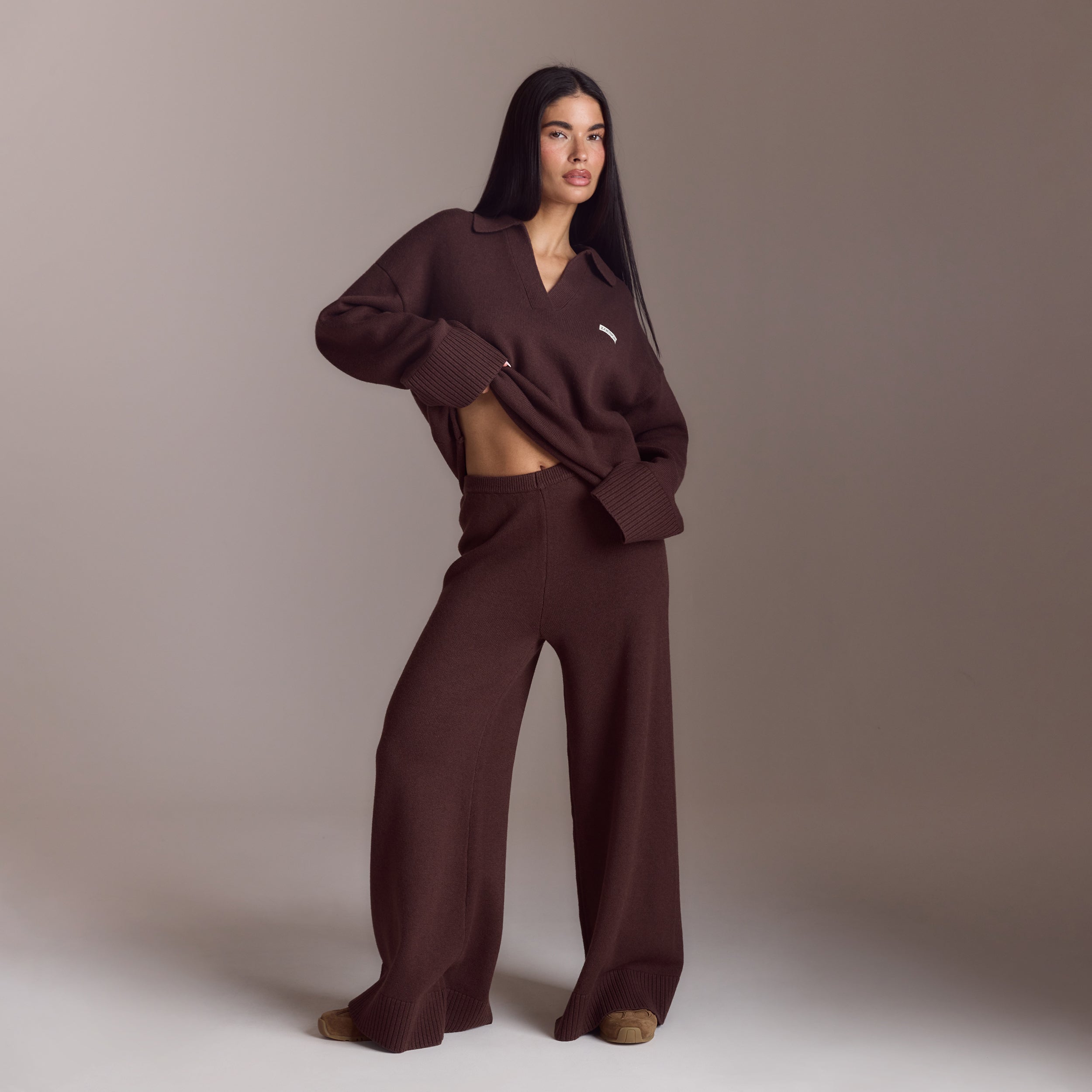 Strikket jumper med halv knapstolpe | Strikket jumper med halv knapstolpe - Chokolade