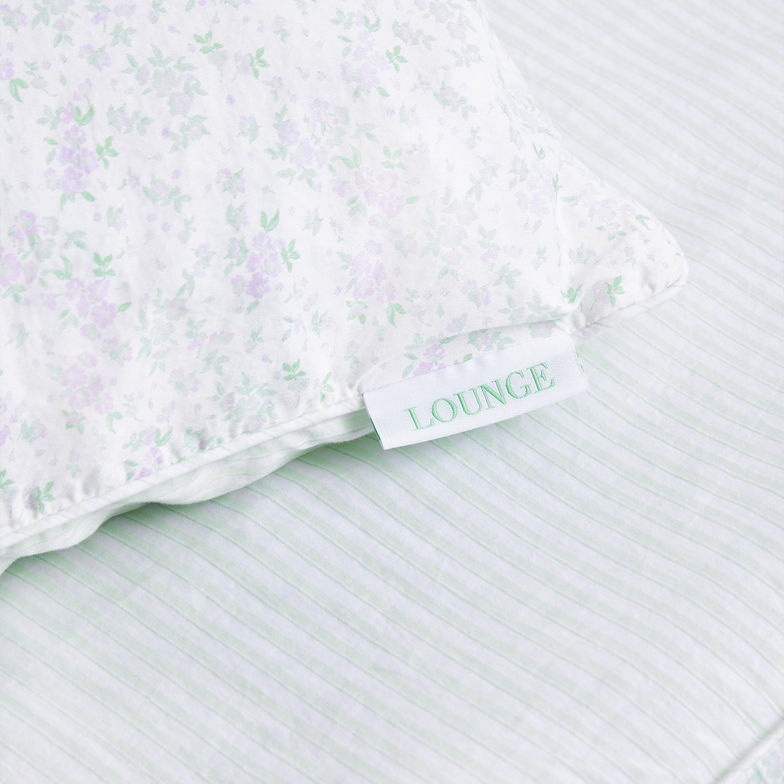 Bloom & Stripe Vendbar Dynebetræk | Bloom & Stripe Vendbar Dynebetræk - Salviegrøn Blomsterprint