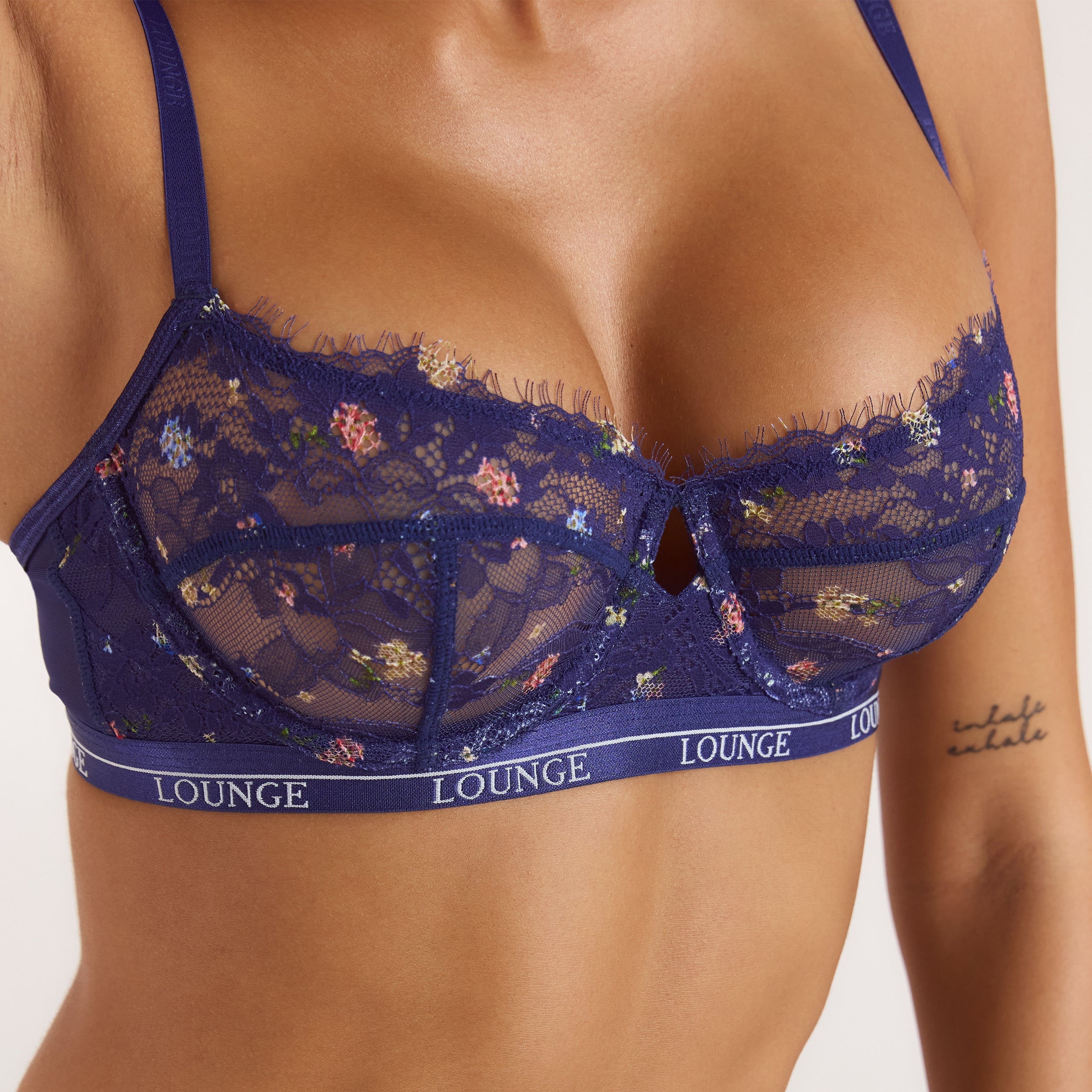 Printed Entice Balcony BH | Printed Entice Balcony BH - Blomstret Navy